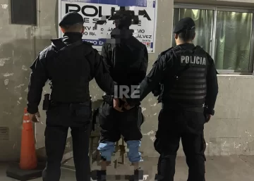 Persecución en Gálvez: Cayó un hombre armado tras intentar escapar de la Policía Persecución en Gálvez: Cayó un hombre armado tras intentar escapar de la Policía
