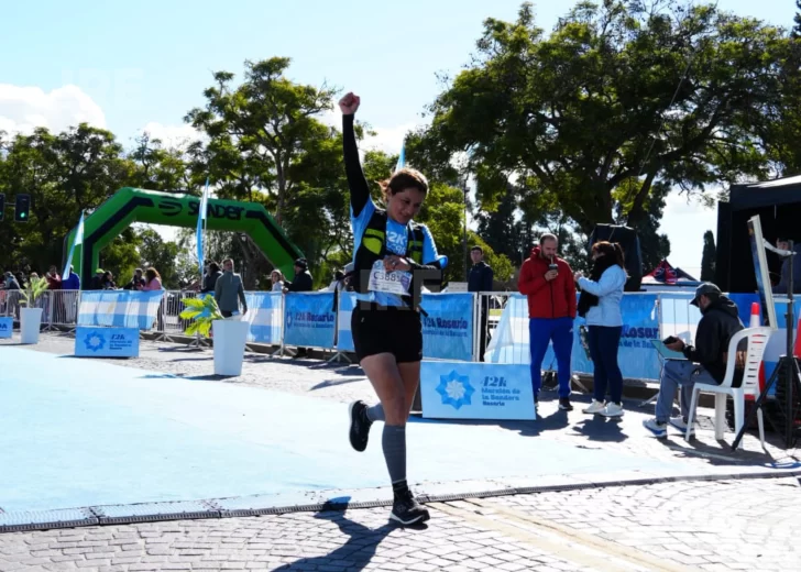 “Le gané al miedo”: A los 47 años, una vecina de Oliveros cumplió el sueño de correr los 42K del Maratón de Rosario “Le gané al miedo”: A los 47 años, una vecina de Oliveros cumplió el sueño de correr los 42K del Maratón de Rosario